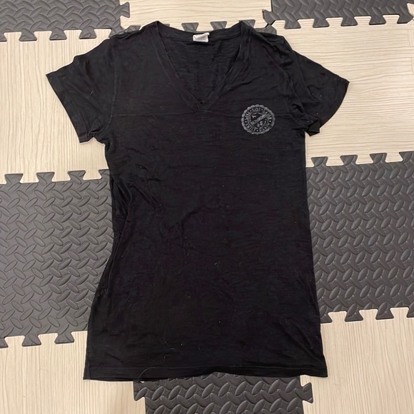 Victoria’s Secret pink love•kiss •laugh• smilf •happy T-shirt size medium - Picture 1 of 7